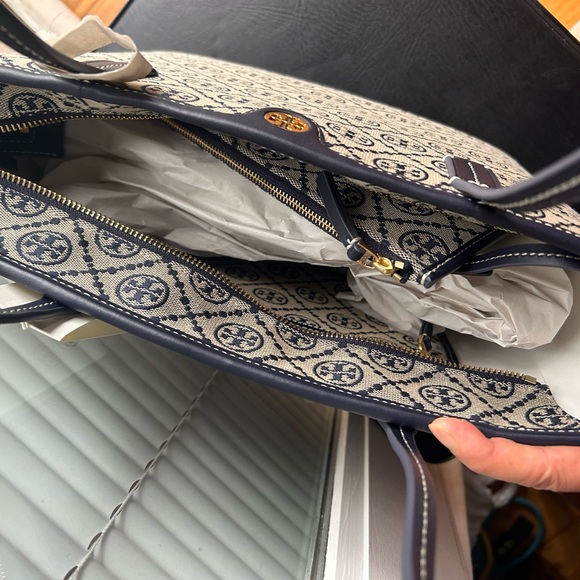 TORY BURCH T MONOGRAM ZIP TOTE - Picture 16 of 16
